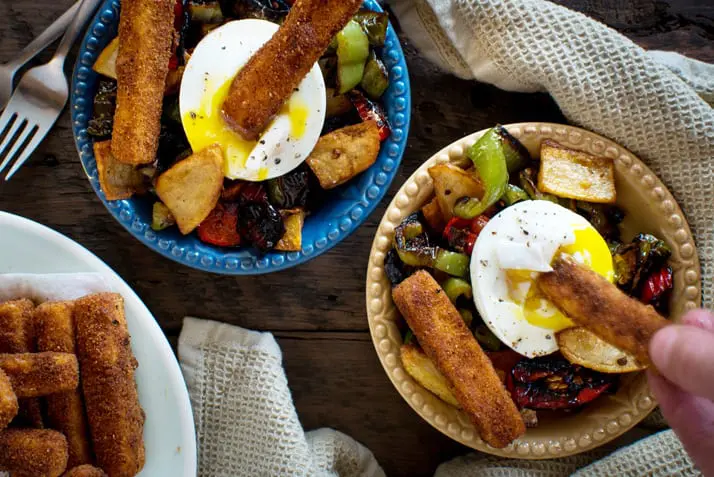 Poached-eggs-with-peppers-potatoes-and-polenta-fries