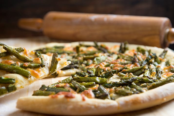 white pizza with asparagus